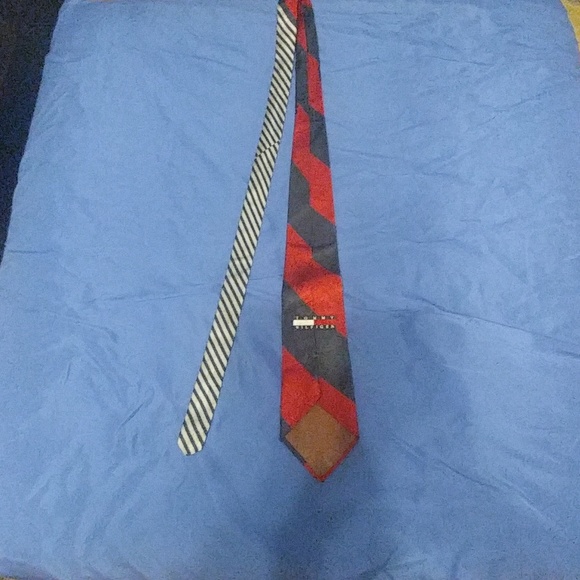 Tommy Hilfiger tie - Picture 3 of 3